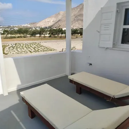 Rings Hotel Perissa (Santorini)