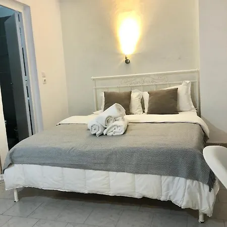 Hotel Rings Perissa (Santorini)